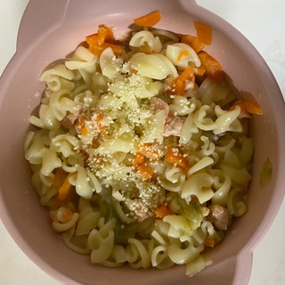 離乳食　鮭と野菜の豆乳パスタ